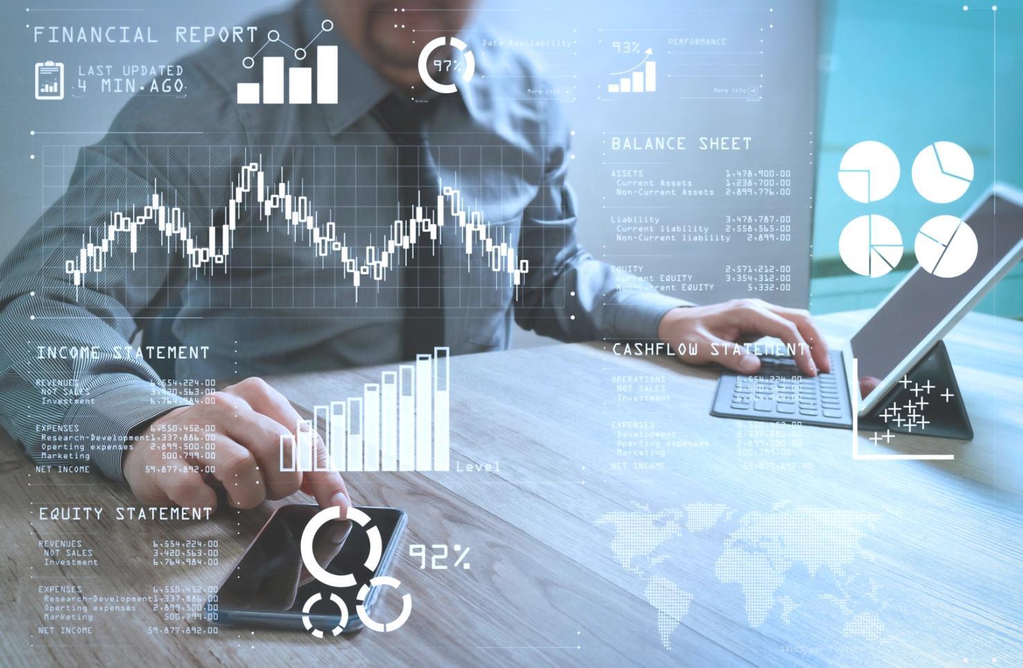 Student lucrând la un curs interactiv pe platforma Meravyvion